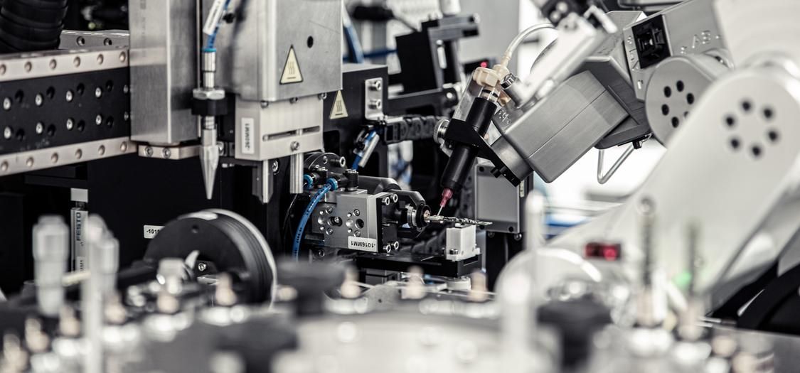 Projekt Mikroautomation mit einem hochpräzisen Mecademic Roboter und weiteren Systemen